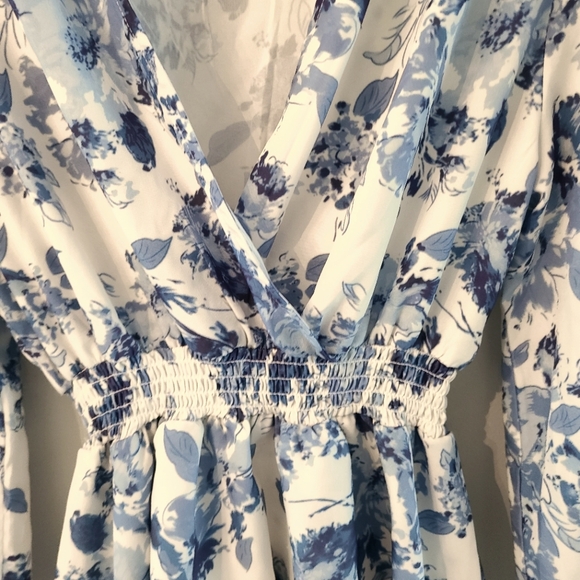 SHEIN : Floral Blue and White Women's Dress - Picture 4 of 8
